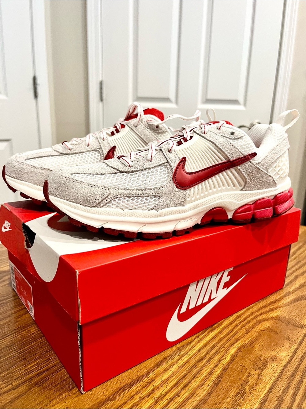 Nike Vomero 5 SE in Light Gray and Red Mesh colorway